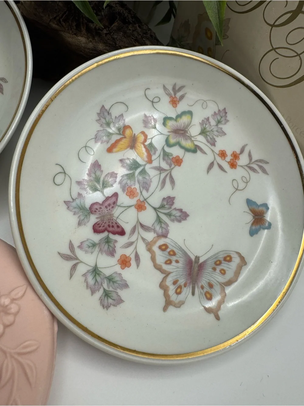 Avon “Butterfly Fantasy” porcelain plates & soap set, circa 1979 in original box